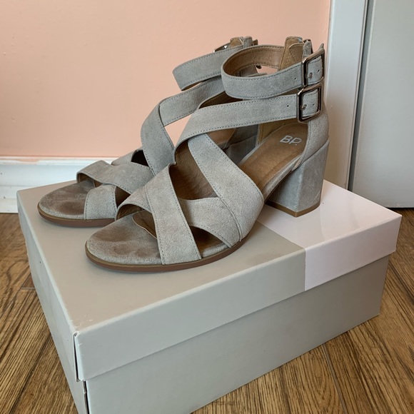 Grey suede heels - Picture 1 of 3